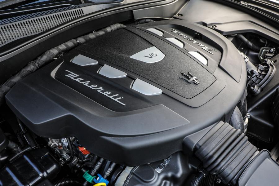 Моторный отсек Maserati Levante GranLusso 2018 года  (фото 5 из 23)